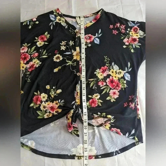 Pomelo Women's Medium Black Floral Tie Knot Fake Button VNeck Blouse Short Sleev - Picture 10 of 12